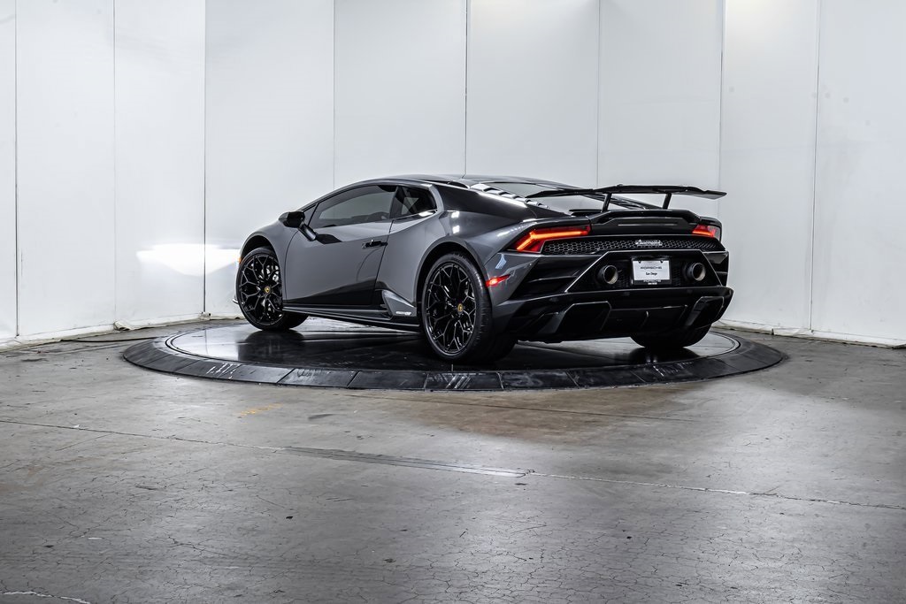 2022 Lamborghini Huracan Evo Coupe photo 3