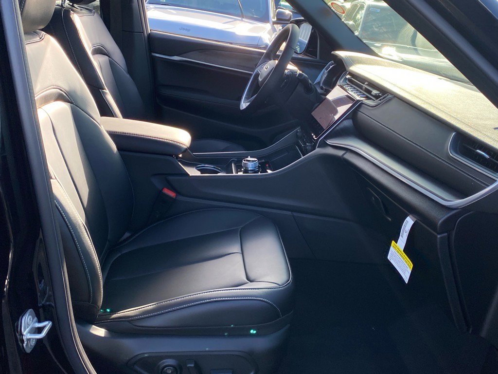 2025 Jeep Grand Cherokee Limited photo 17