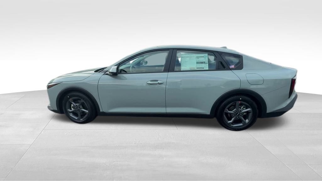 2025 Kia K4 LXS photo 2