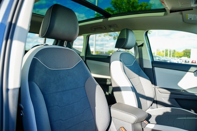 2025 Volkswagen Taos SE photo 28