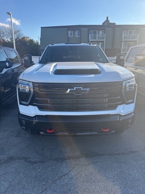 2026 Chevrolet Silverado LT photo 2