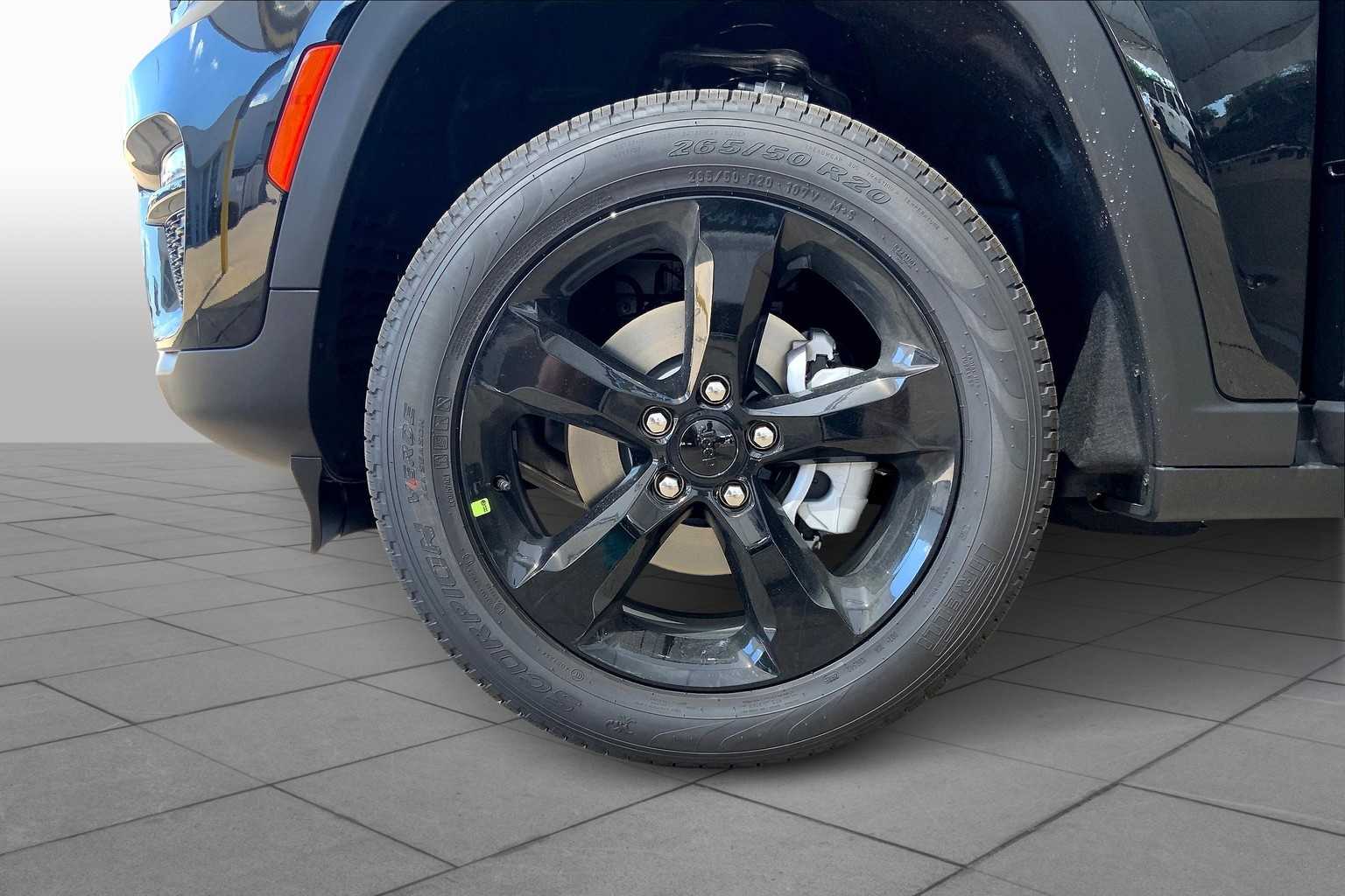 2025 Jeep Grand Cherokee Limited photo 11