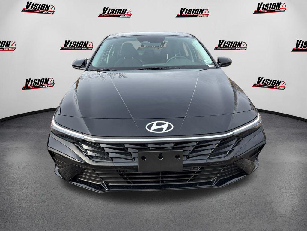 2026 Hyundai Elantra Blue SEL Sport photo 2