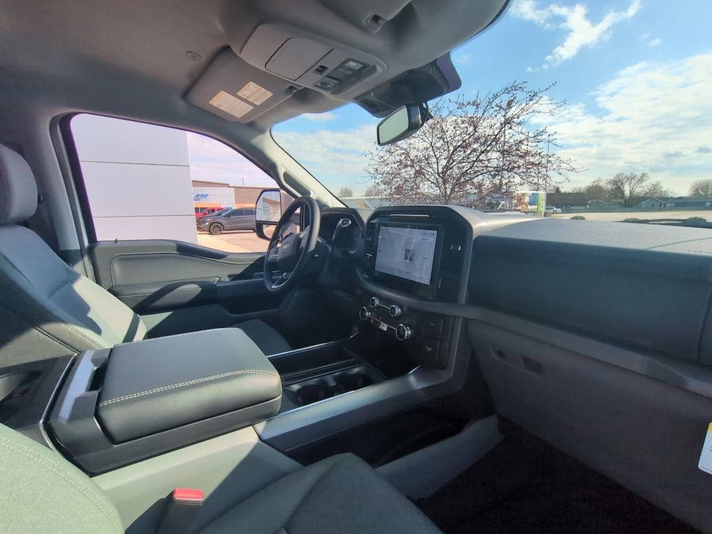 2025 Ford F-150 XLT photo 8