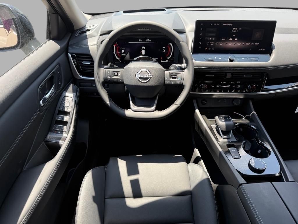 2025 Nissan Rogue SL photo 4