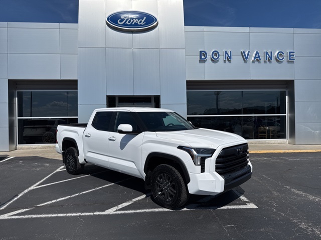 2025 Toyota Tundra SR5's photo