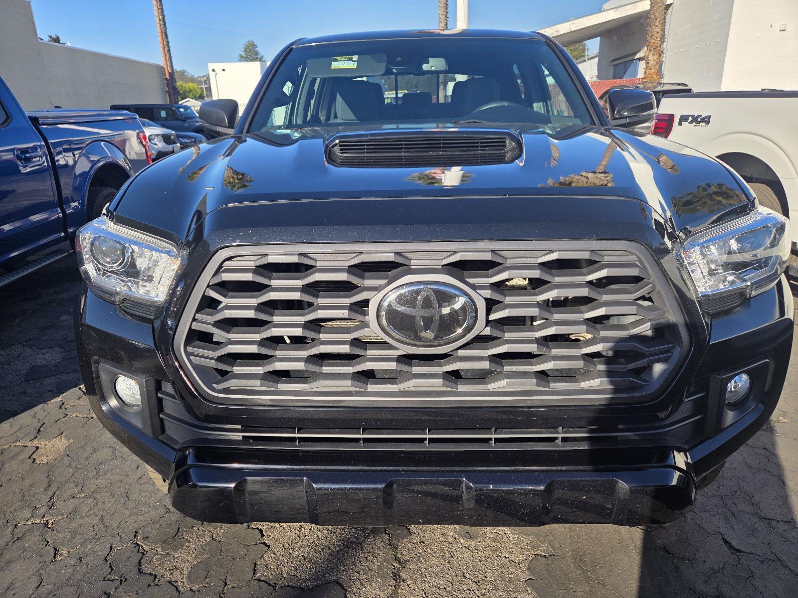 2019 Toyota Tacoma TRD Sport photo 2