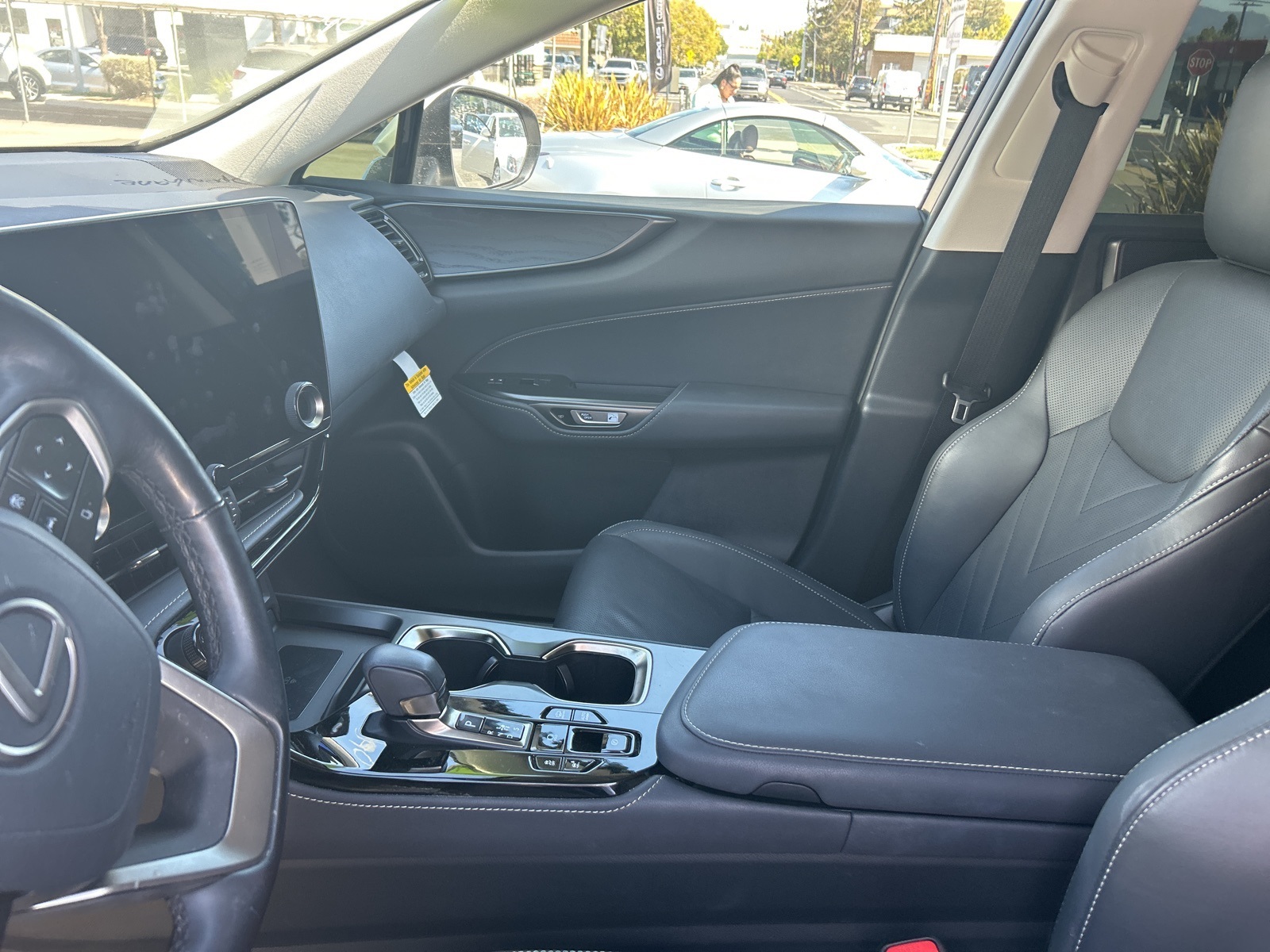 2023 Lexus NX 450h+ Luxury photo 6