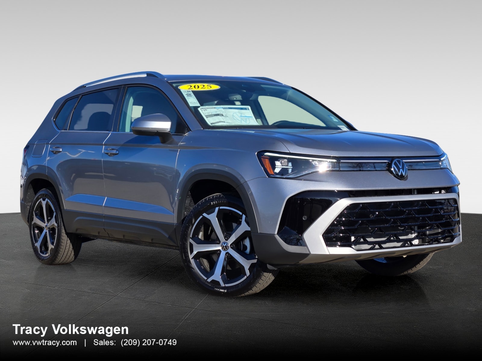 2025 Volkswagen Taos SEL's photo