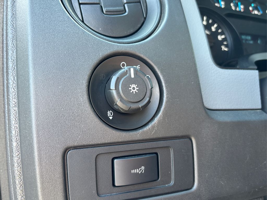 2014 Ford F-150 STX photo 18