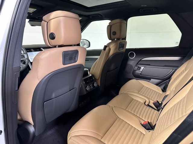 2025 Land Rover Discovery SE photo 15