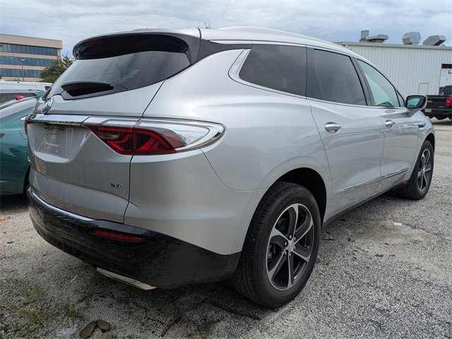 2022 Buick Enclave Essence photo 3