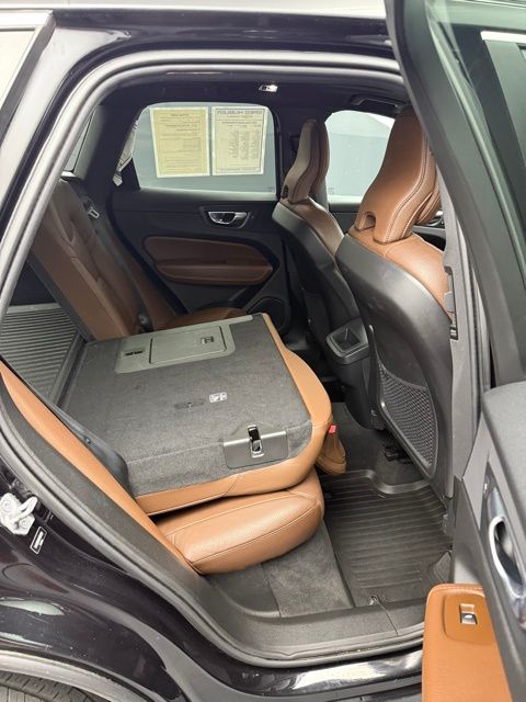 2021 Volvo XC60 T5 Momentum photo 47