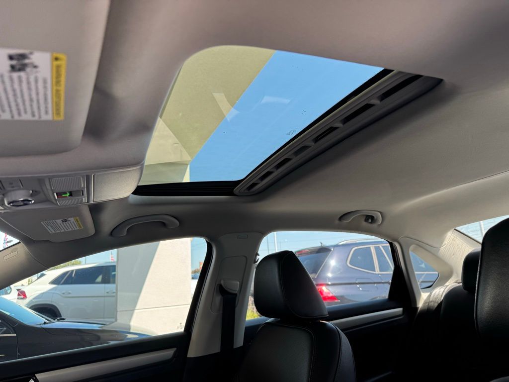 2021 Volkswagen Passat 2.0T SE photo 12