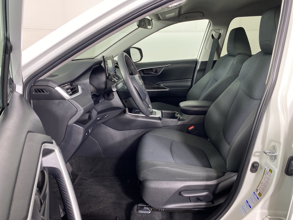 2022 Toyota RAV4 LE photo 14