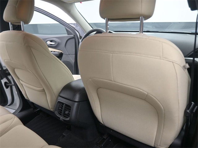 2015 Jeep Cherokee Sport photo 20