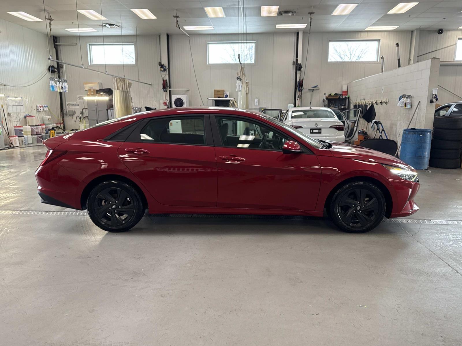 2022 Hyundai Elantra SEL photo 4