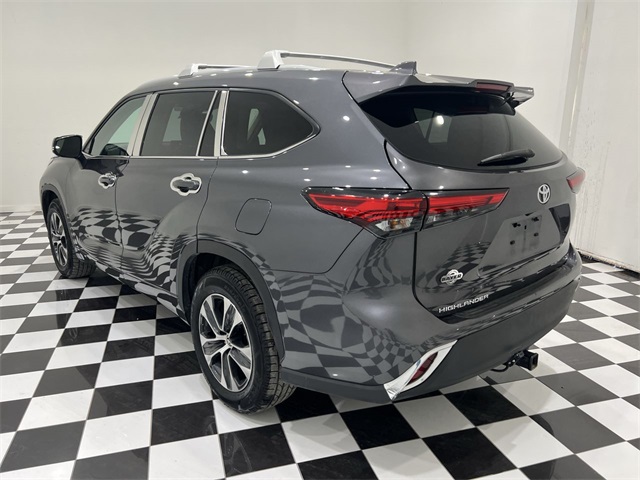 2022 Toyota Highlander XLE photo 3