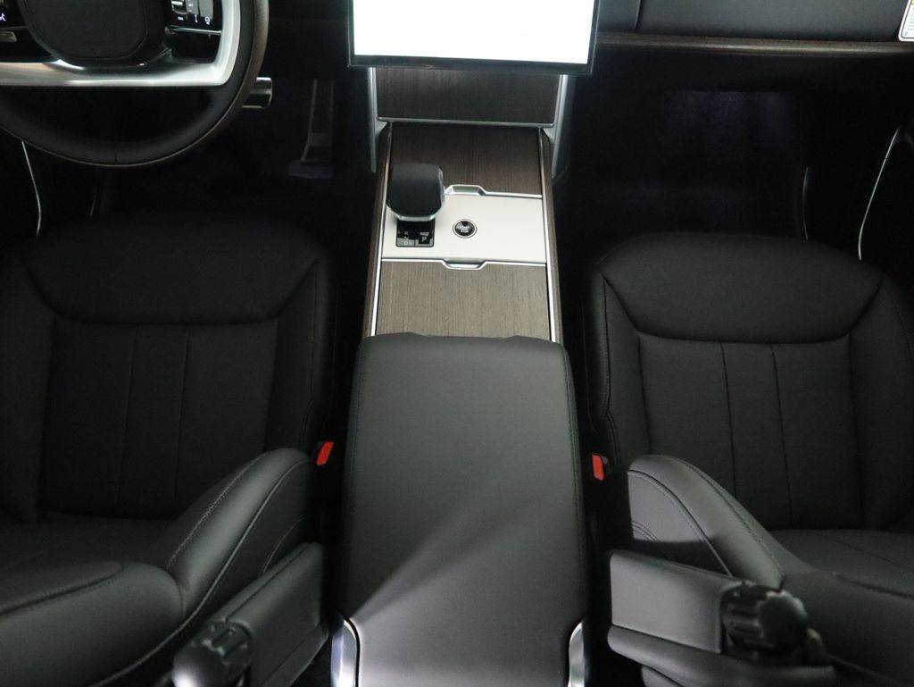 2025 Land Rover Range Rover SE photo 15