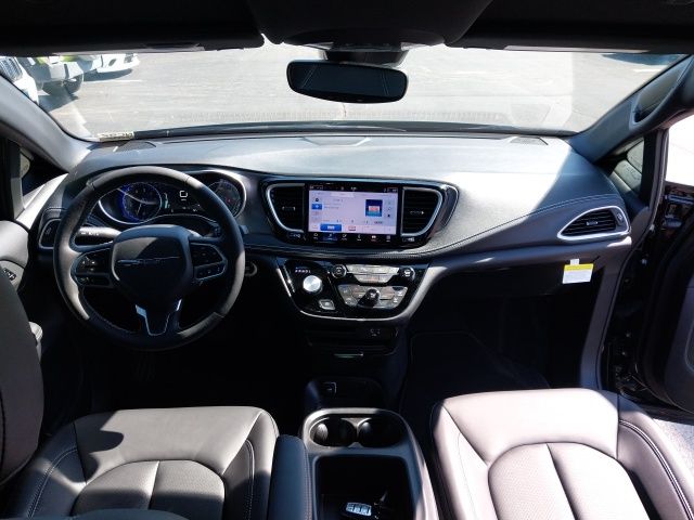 2026 Chrysler Pacifica photo 8