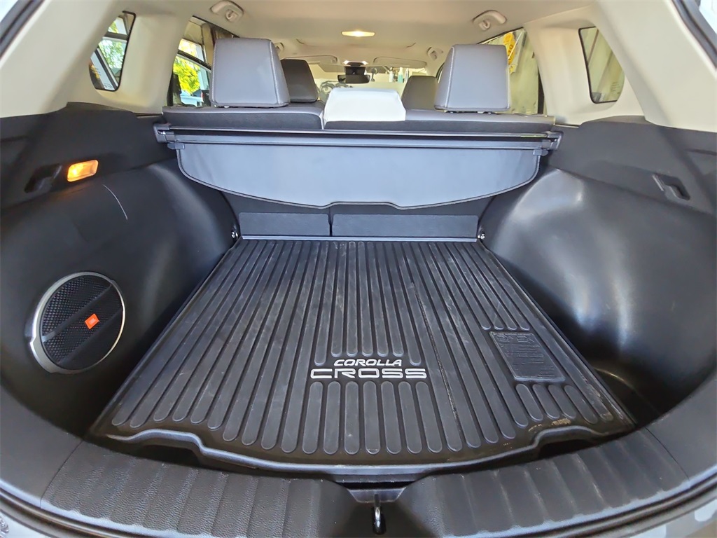 2022 Toyota Corolla Cross XLE photo 29