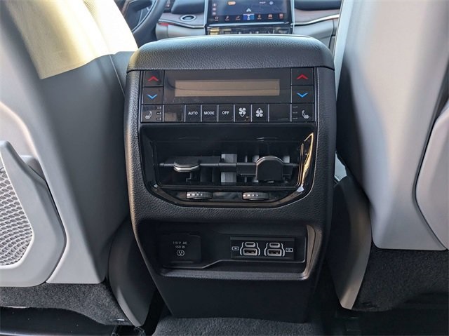 2023 Jeep Grand Cherokee Summit photo 14