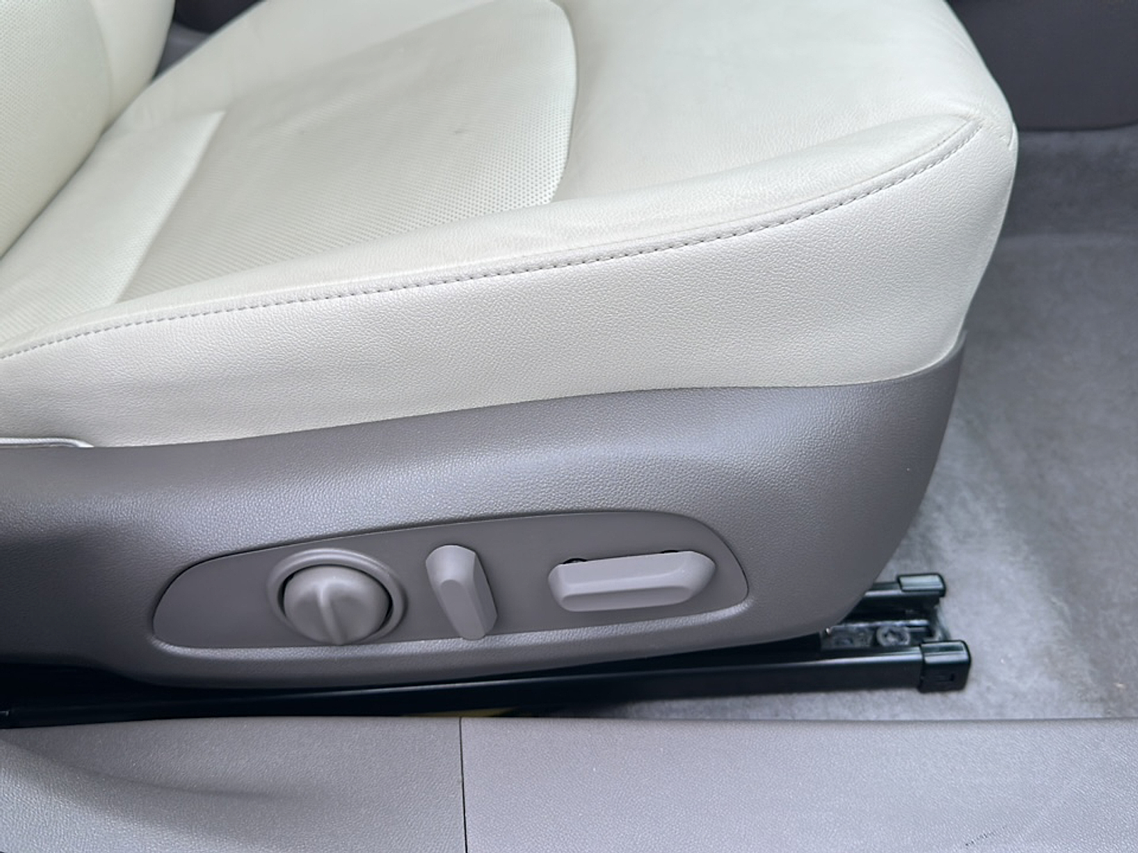 Used 2024 Lakeshore Blue Metallic CHEVROLET LT image 24