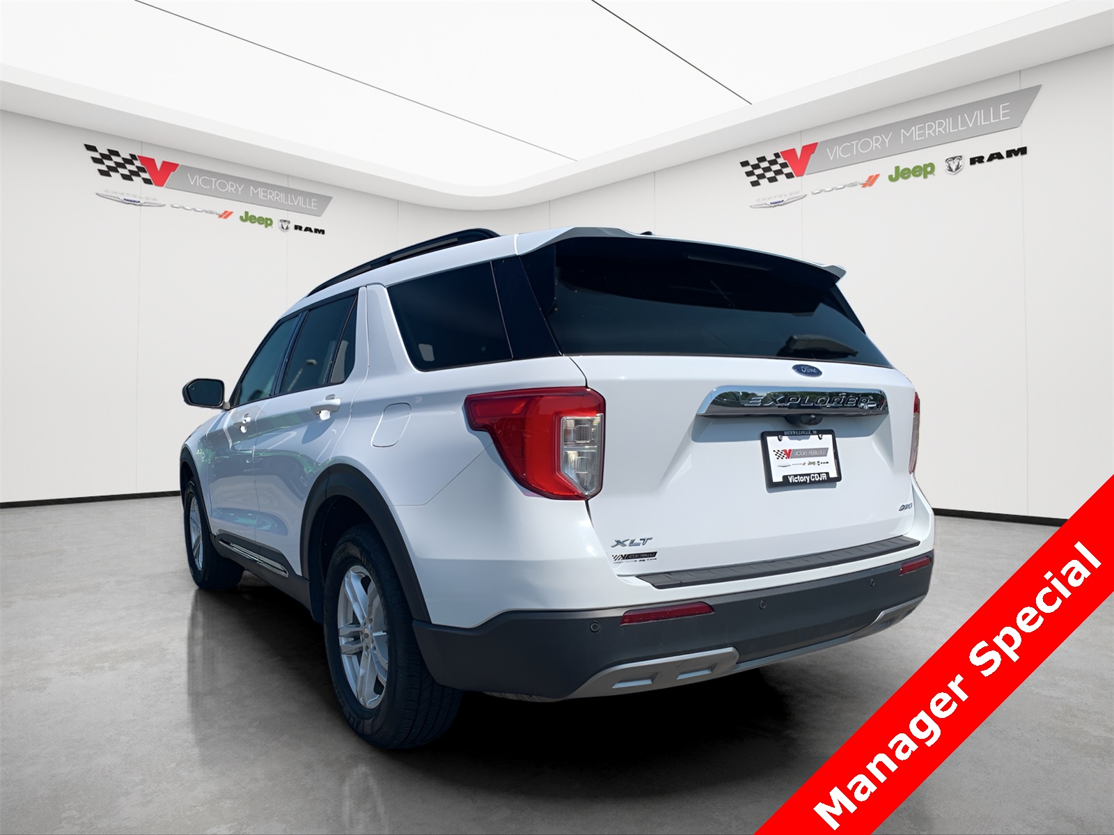 2023 Ford Explorer XLT photo 2