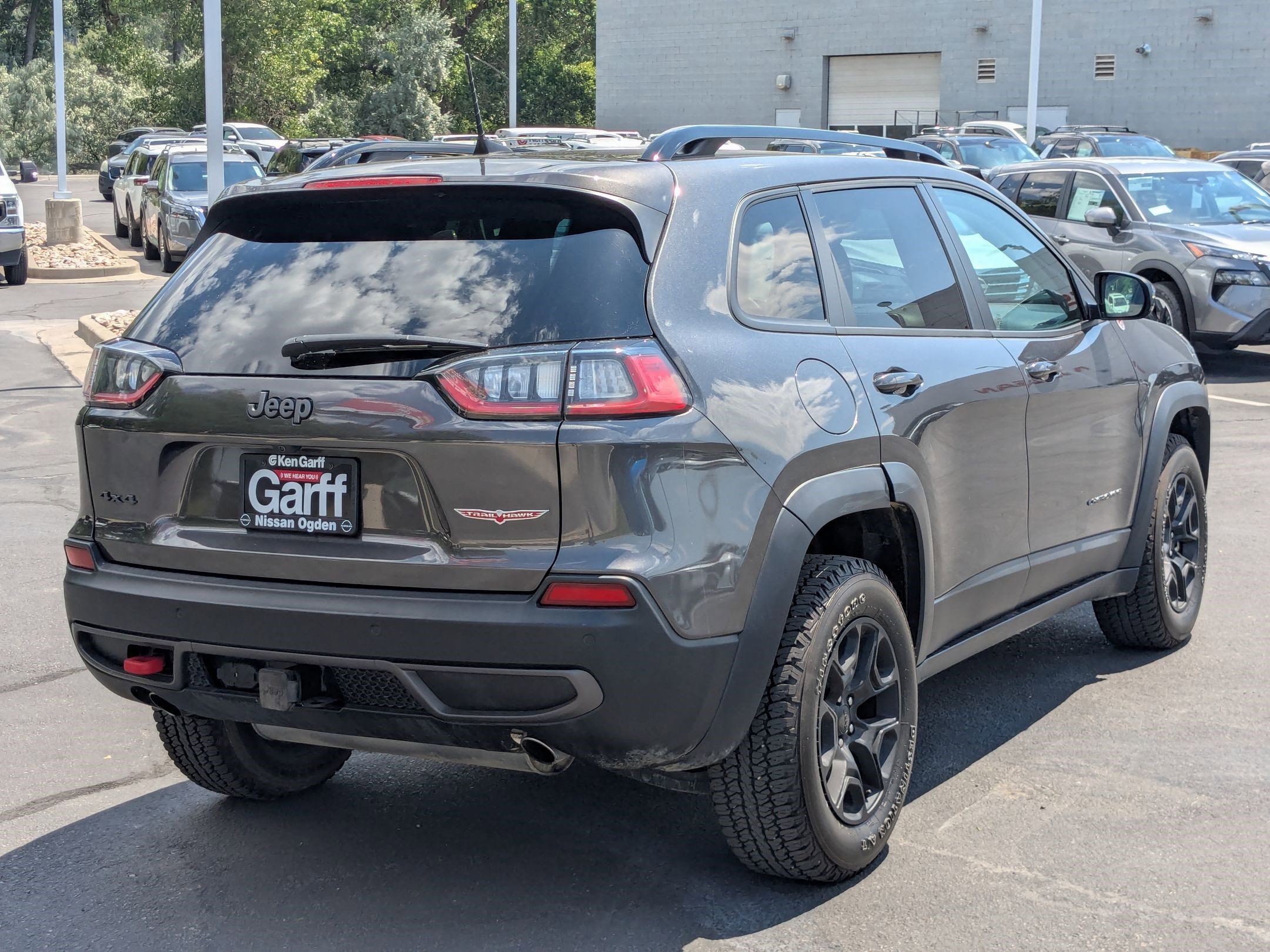 2022 Jeep Cherokee Trailhawk photo 2