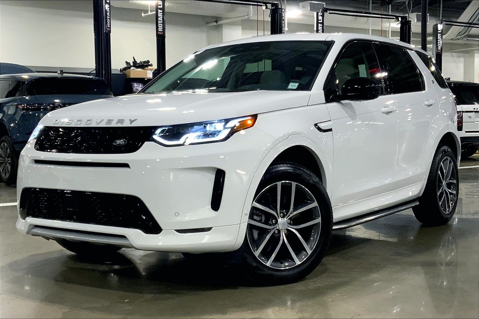 2025 Land Rover Discovery Sport S's photo