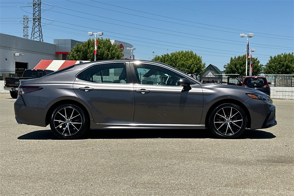 2023 Toyota Camry SE photo 2