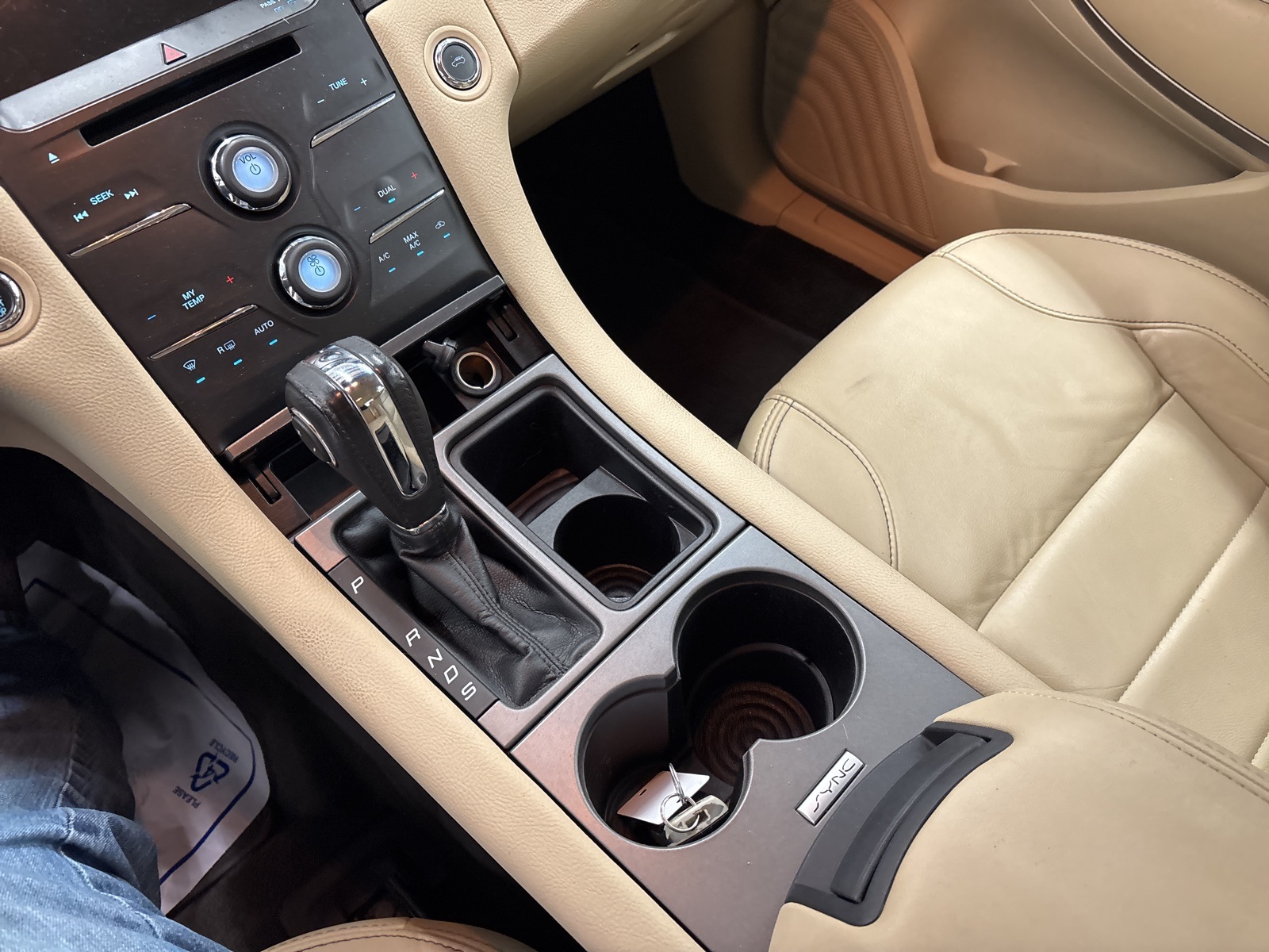 2018 Ford Taurus SEL photo 12