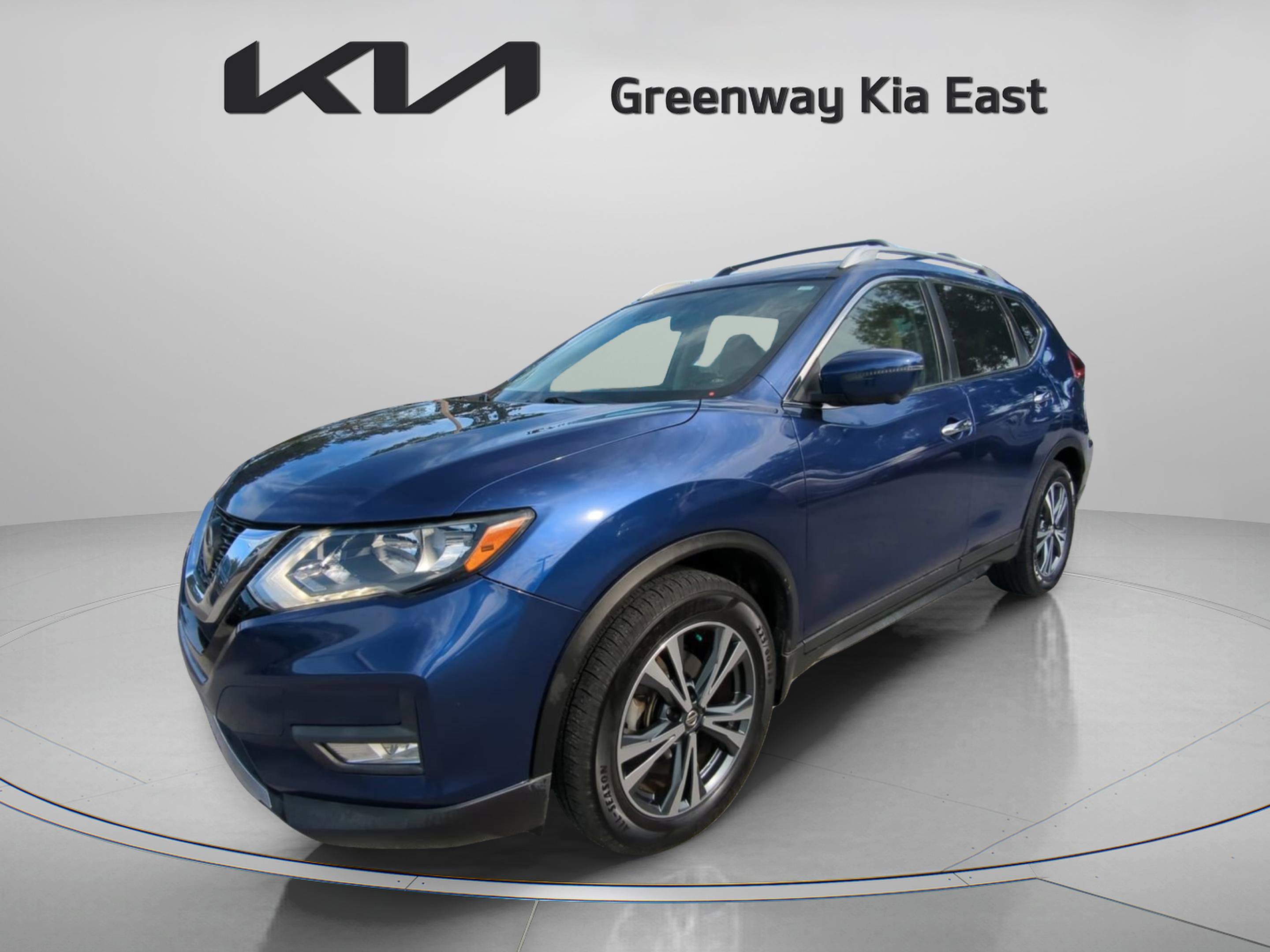 2019 Nissan Rogue SV photo 3