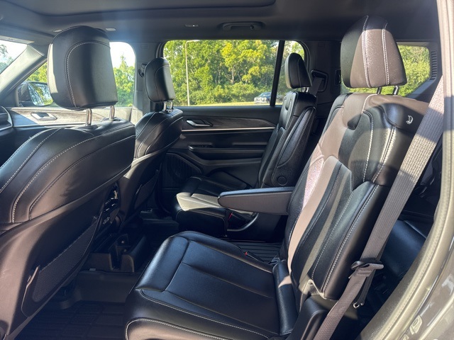 2025 Jeep Grand Cherokee Limited photo 14