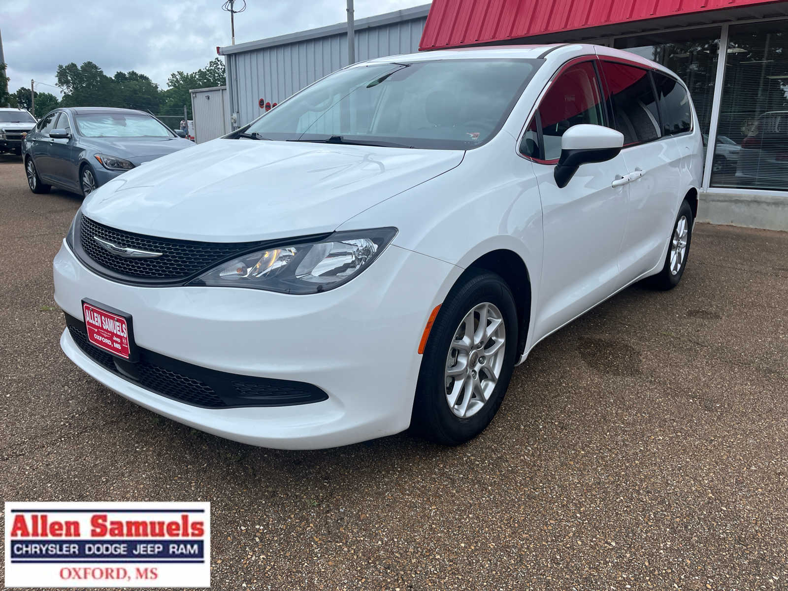2023 Chrysler Voyager LX photo 7