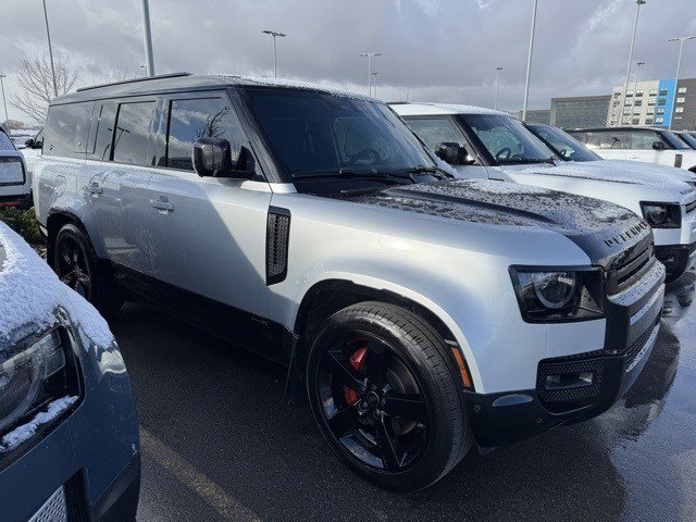 2023 Land Rover Defender X's photo