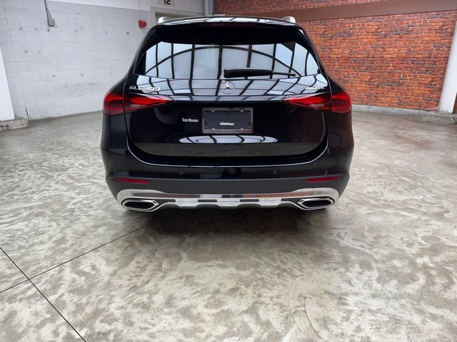 2025 Mercedes Benz GLC 300 4MATIC photo 3