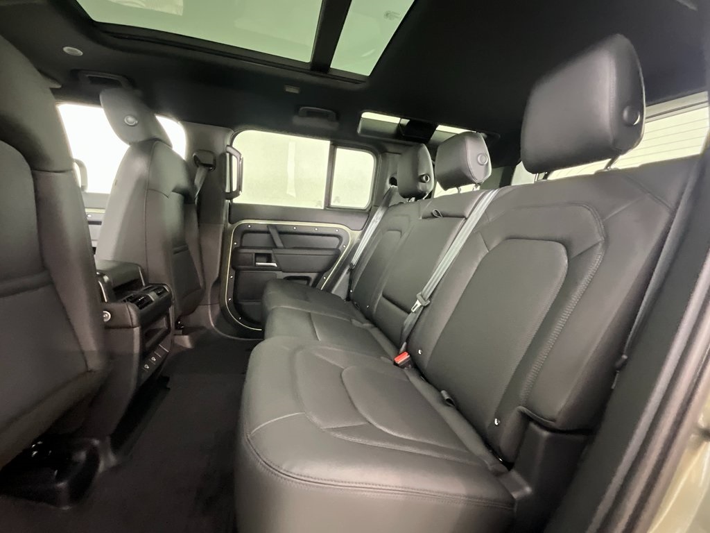 2025 Land Rover Defender 110 S photo 2