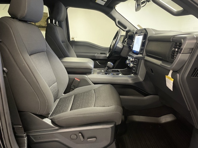2025 Ford F-150 XLT photo 8