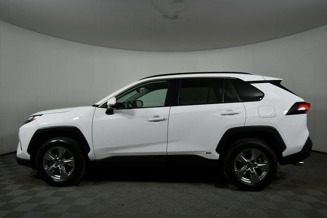 2022 Toyota RAV4 Hybrid XLE photo 15