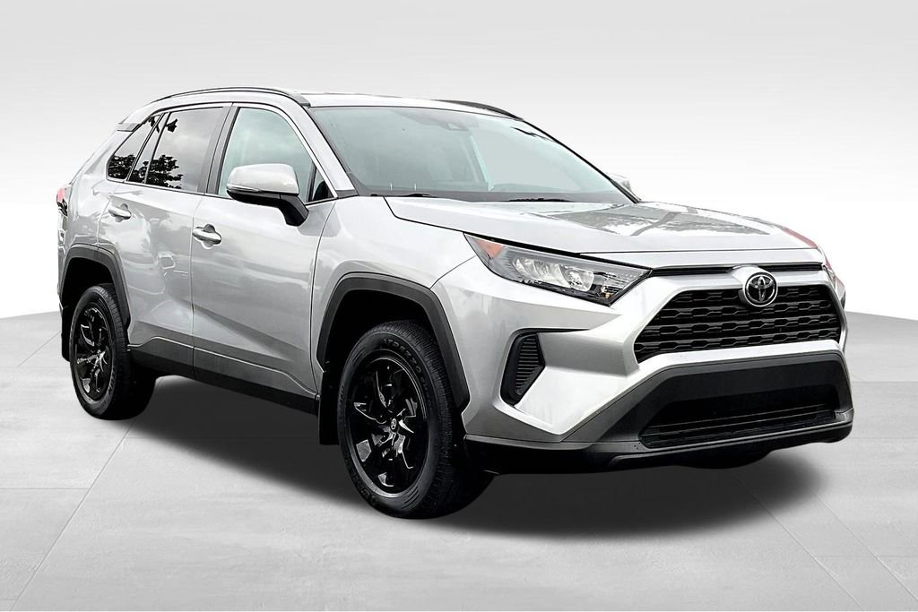 2020 Toyota RAV4 LE's photo