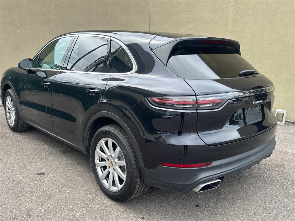 2022 Porsche Cayenne Base photo 3
