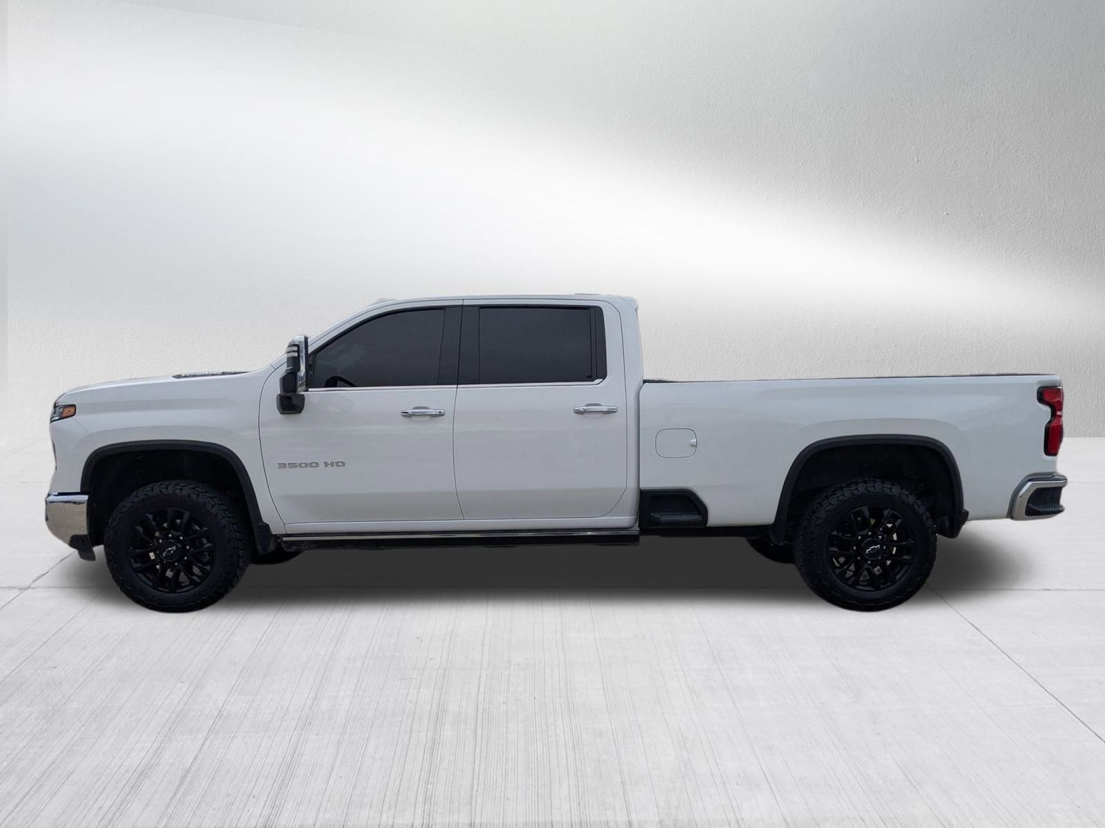 2025 Chevrolet Silverado 3500HD LTZ photo 2