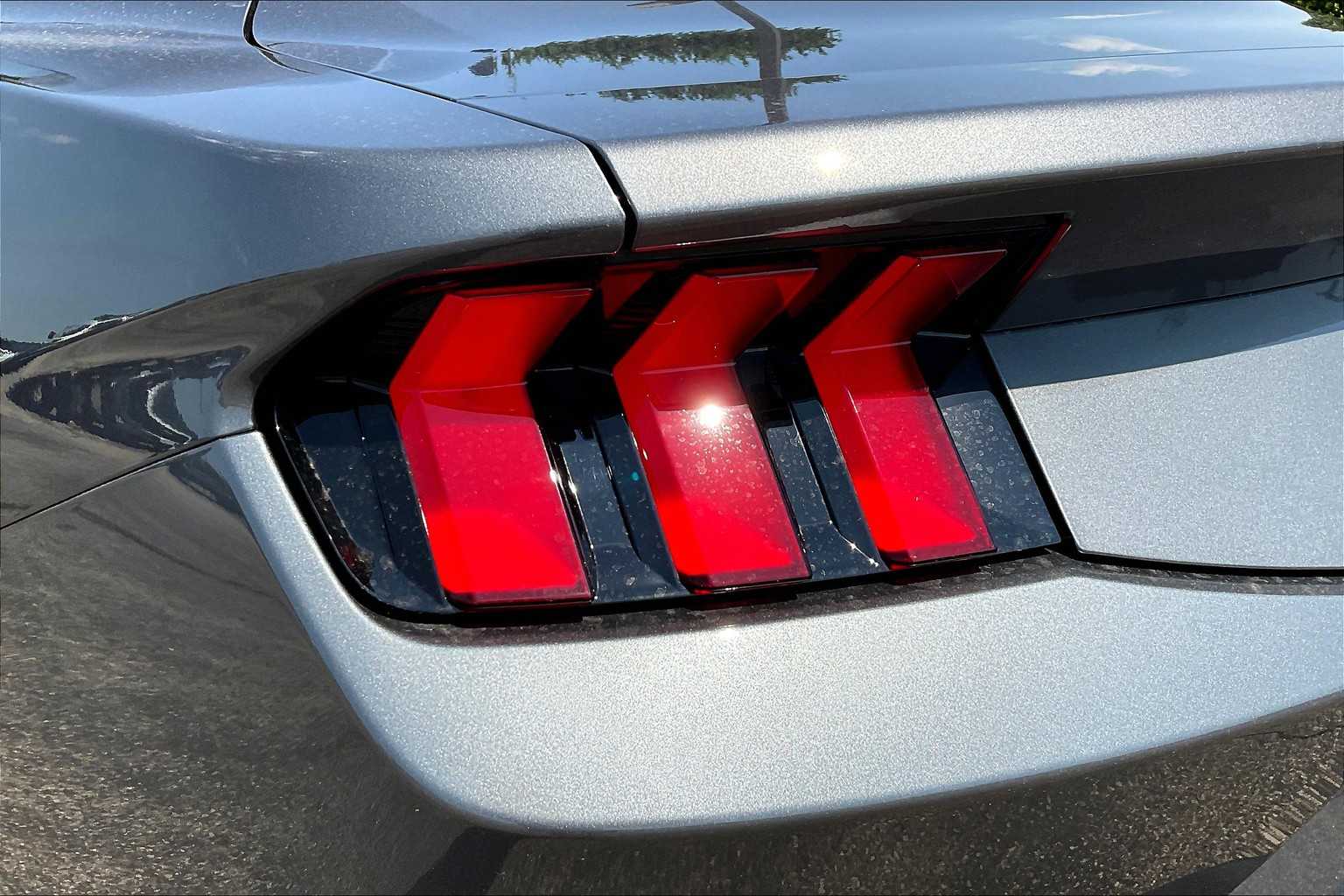 2025 Ford Mustang EcoBoost Premium photo 13