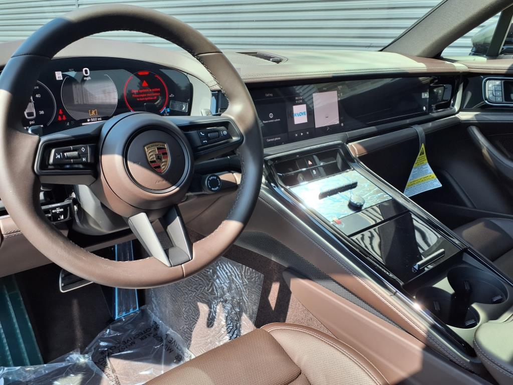 2025 Porsche Panamera 4 photo 4