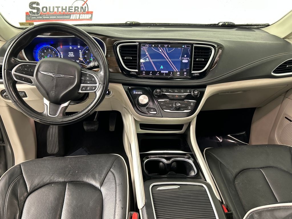 2022 Chrysler Pacifica Limited photo 2