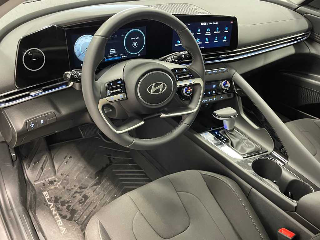2024 Hyundai Elantra SEL Convenience photo 32