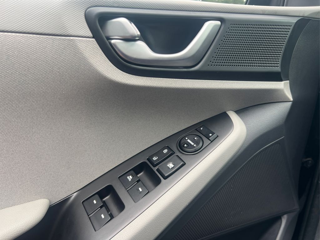 2018 Hyundai Ioniq Plug-In Hybrid photo 18