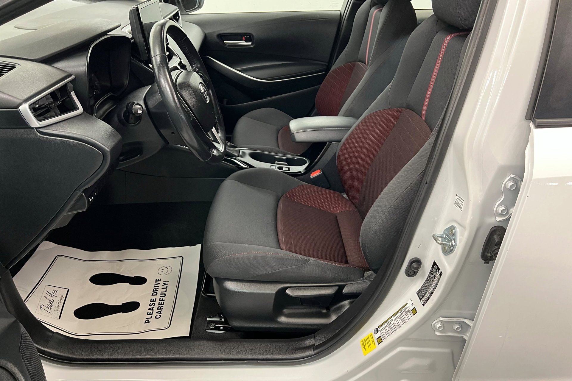 2023 Toyota Corolla SE photo 17