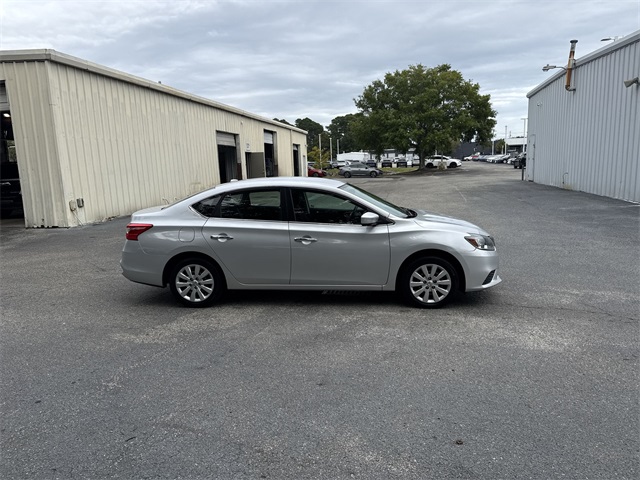 2017 Nissan Sentra SV photo 4